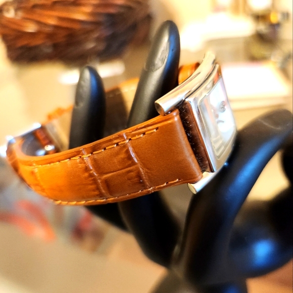 Tory Burch Women's Silver Watch Like New - Picture 2 of 6